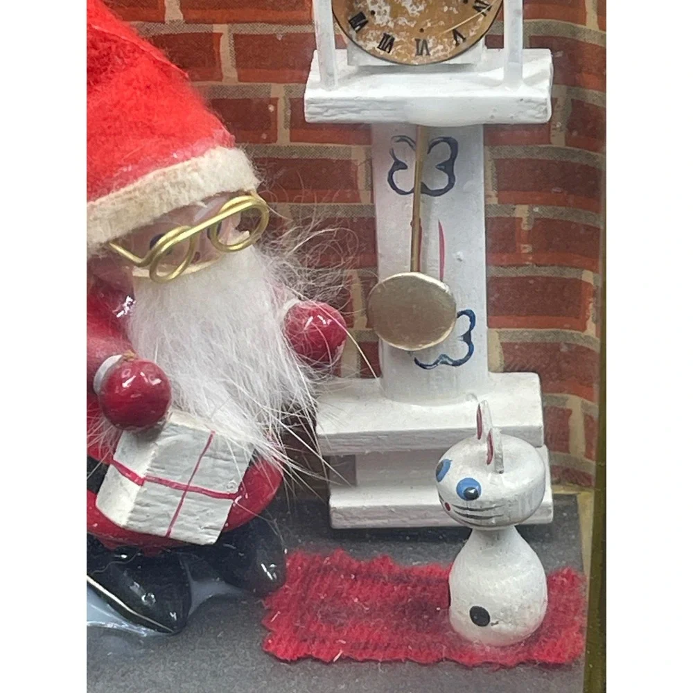 VTG Brass Glass Shadow Box Santa Diorama Taiwan Christmas Ornament Cat Clock 4